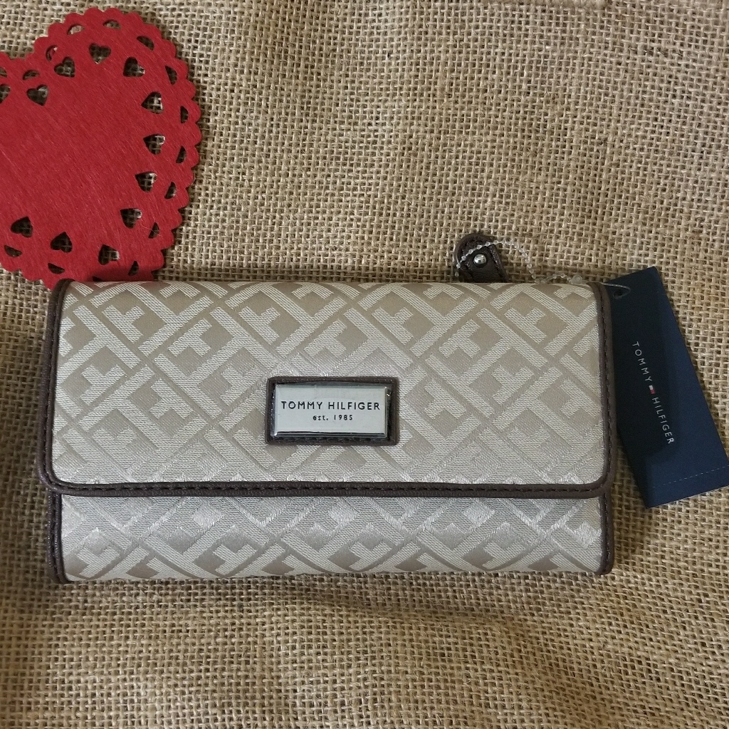 Tommy Hilfiger Checkbook Wallet